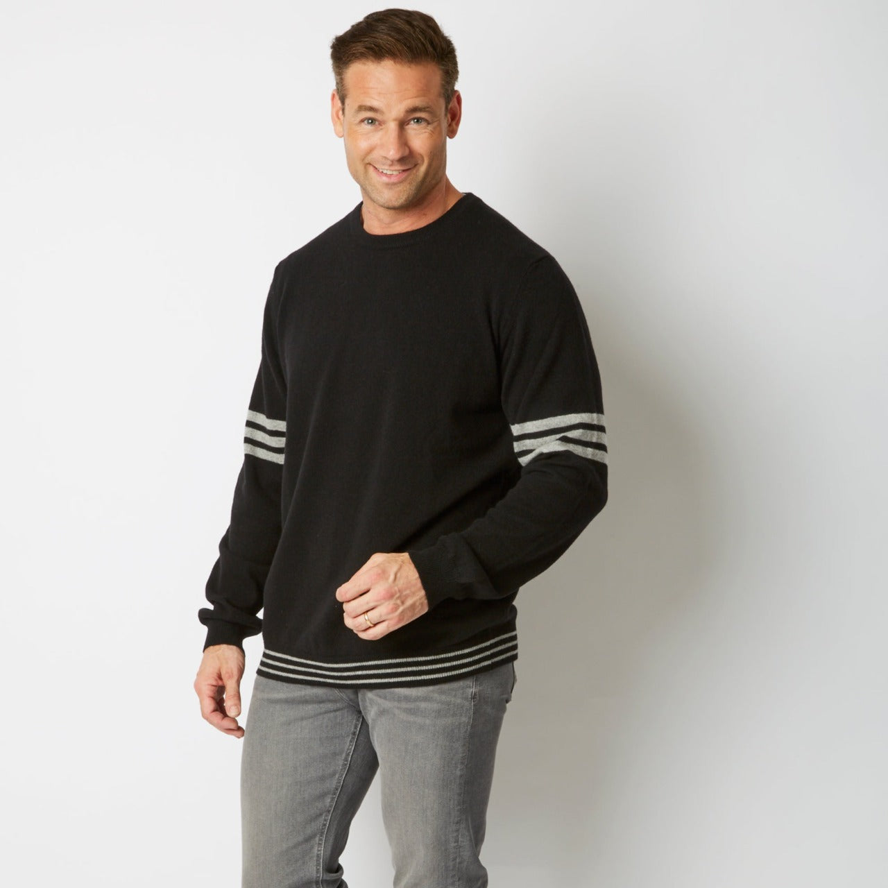 100% CASHMERE BLACK / SILVER STRIPED SLEEVE CREW 