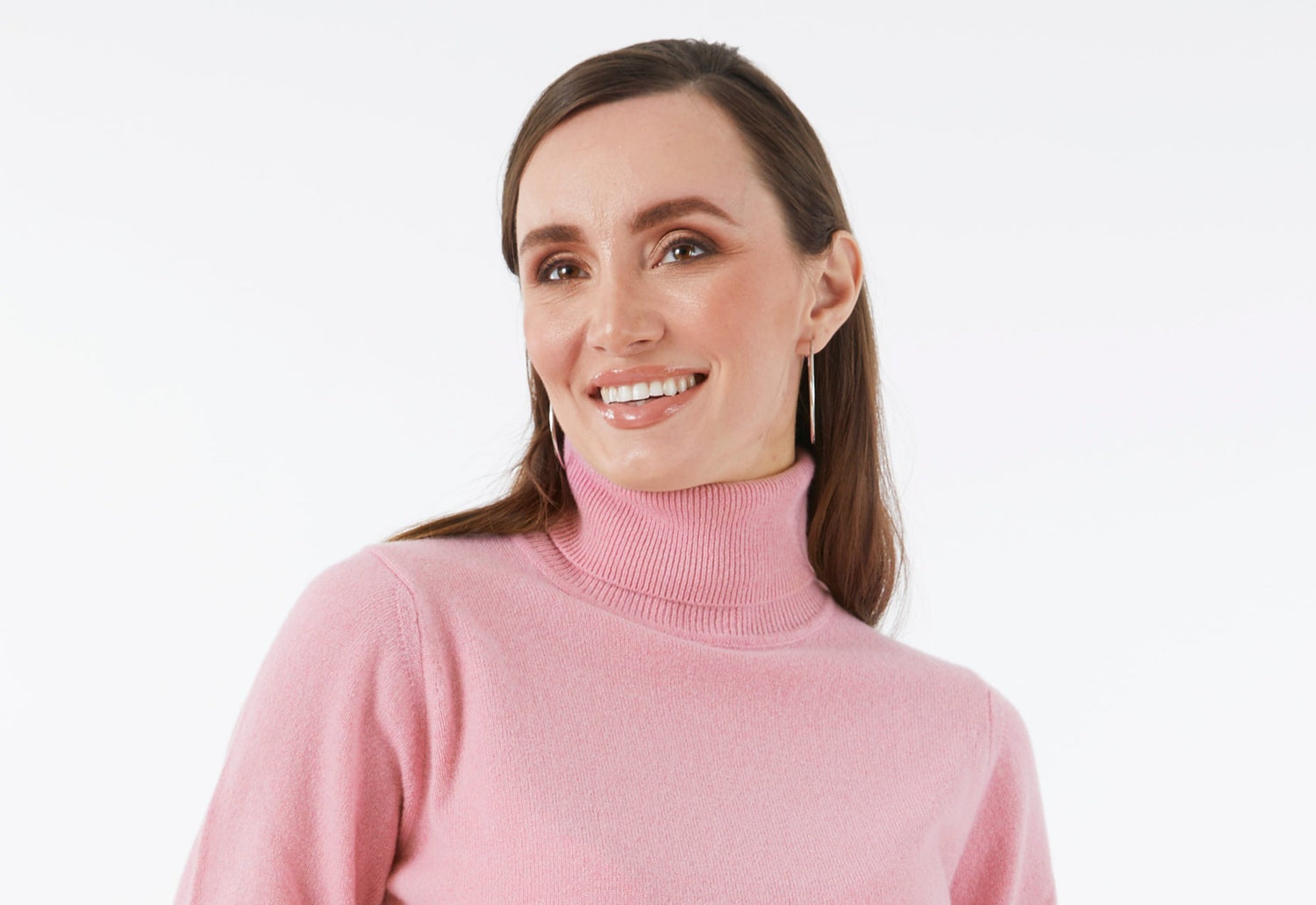 Styling tips: Choosing a neckline based on face shape