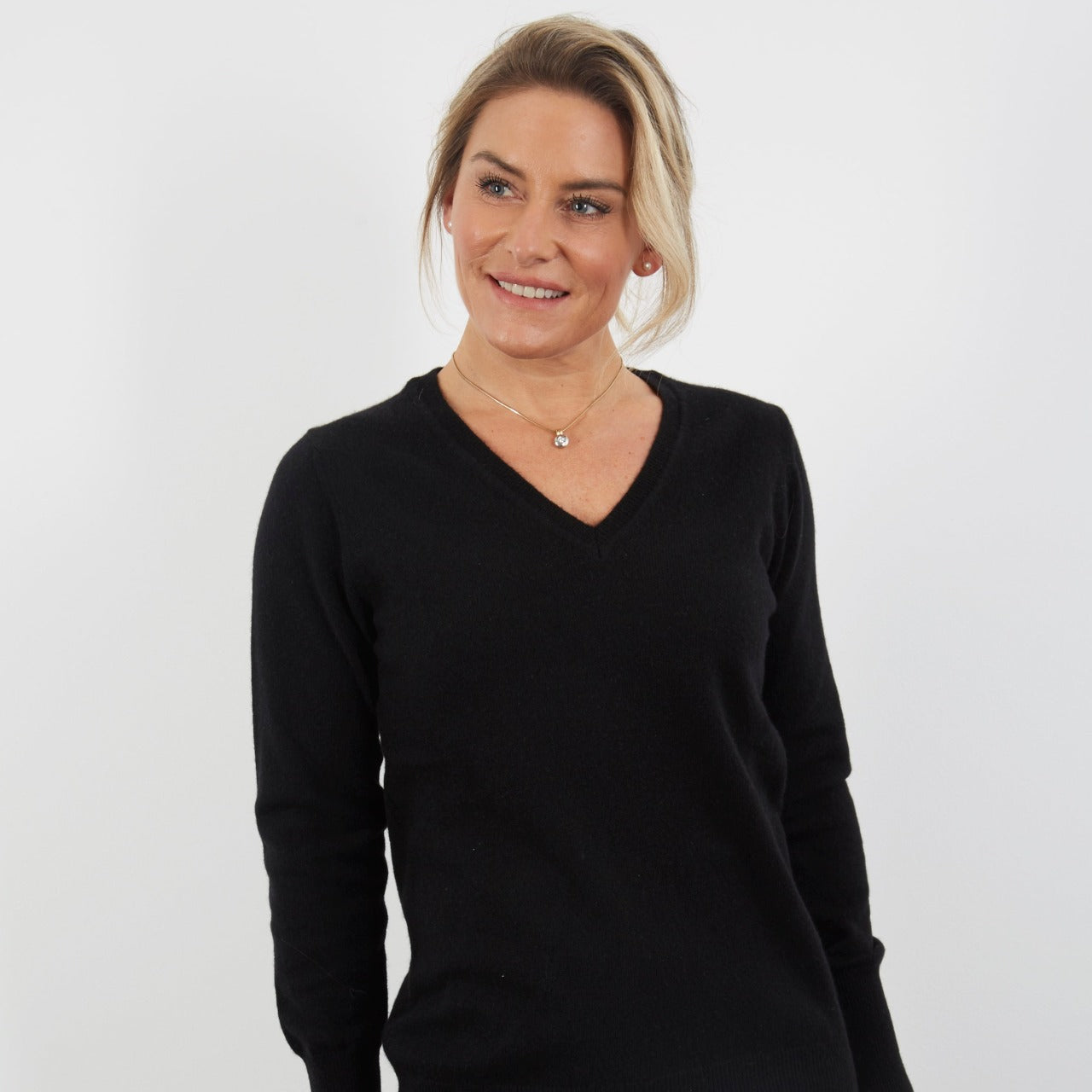 100% CASHMERE BLACK V NECK